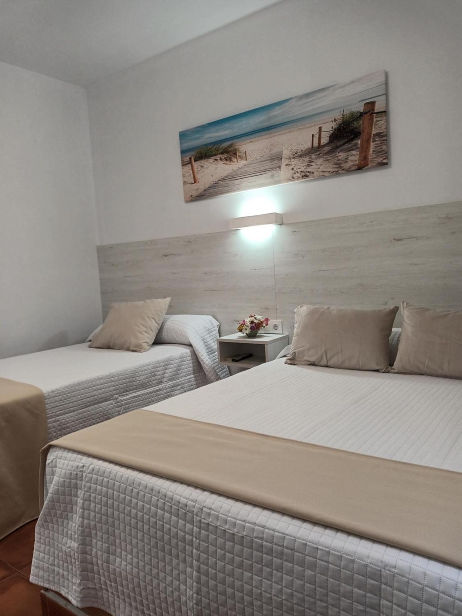 Hostal Los Mellizos Коніль-де-ла-Фронтера Екстер'єр фото