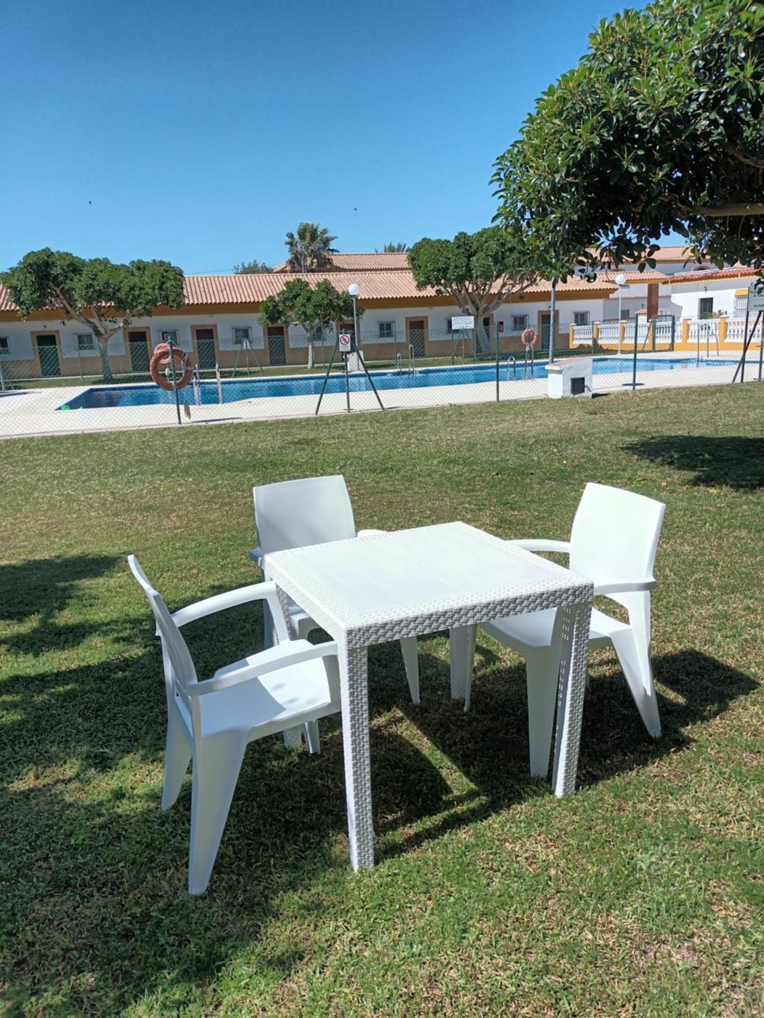 Hostal Los Mellizos Коніль-де-ла-Фронтера Екстер'єр фото Outdoor furniture