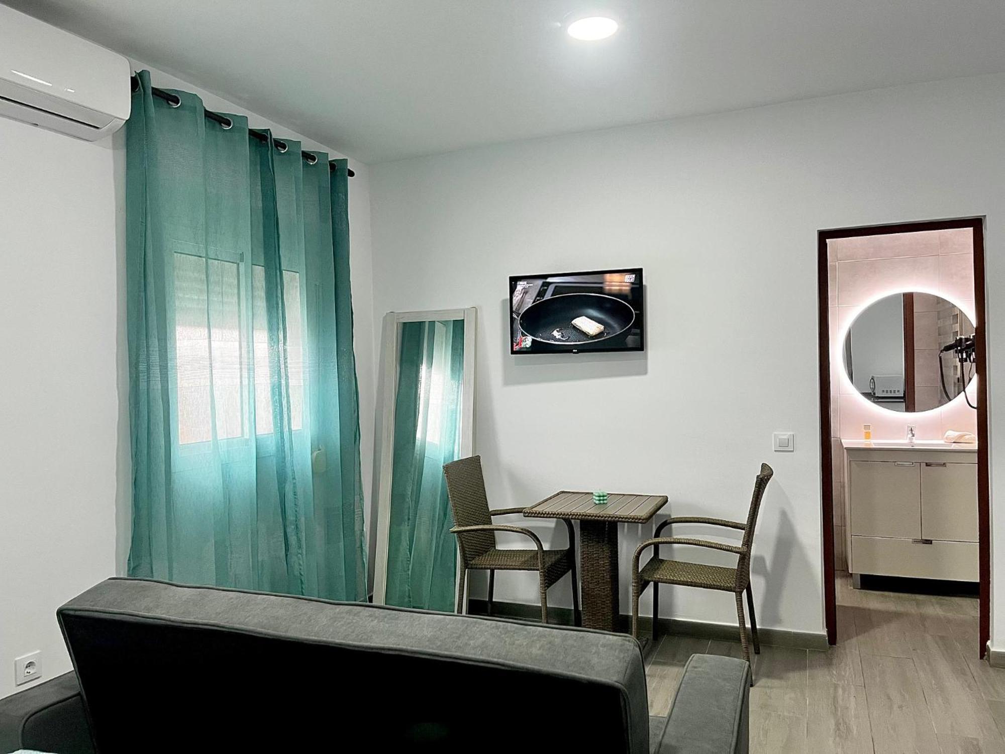 Hostal Los Mellizos Коніль-де-ла-Фронтера Екстер'єр фото
