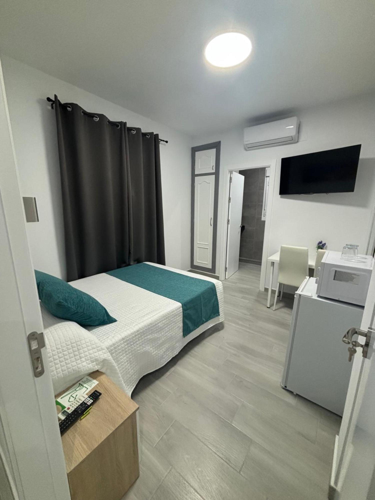 Hostal Los Mellizos Коніль-де-ла-Фронтера Екстер'єр фото