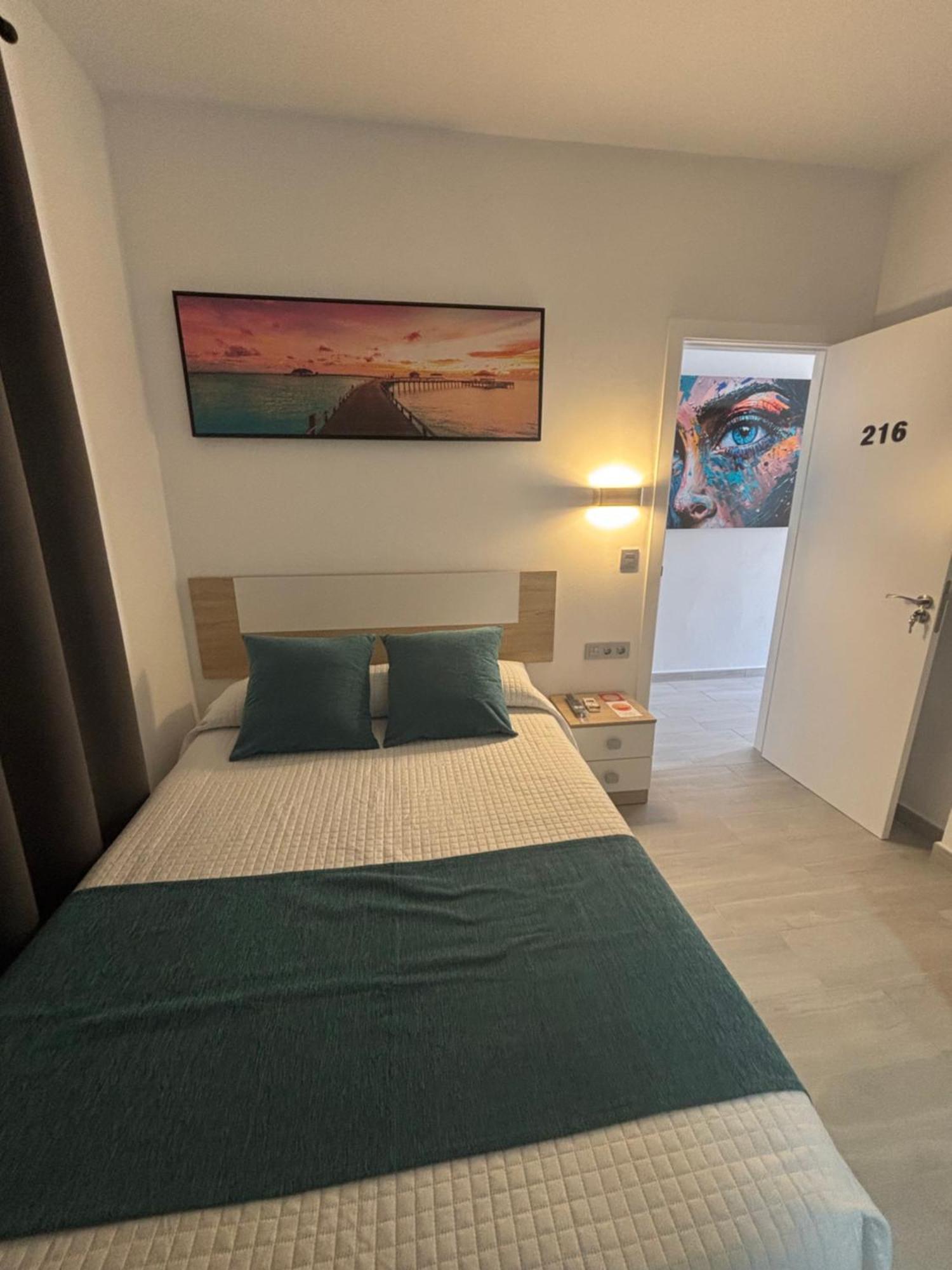 Hostal Los Mellizos Коніль-де-ла-Фронтера Екстер'єр фото