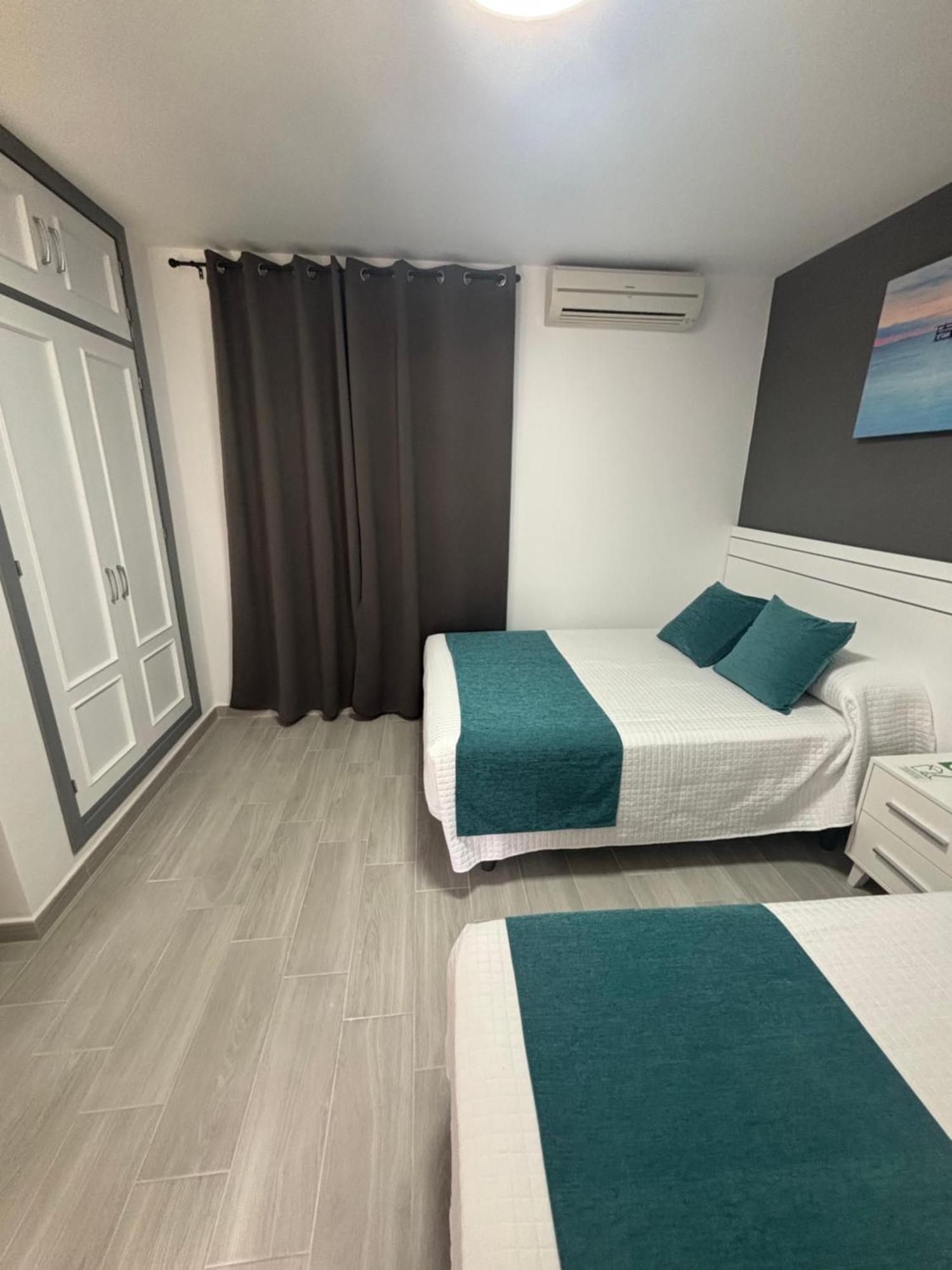 Hostal Los Mellizos Коніль-де-ла-Фронтера Екстер'єр фото