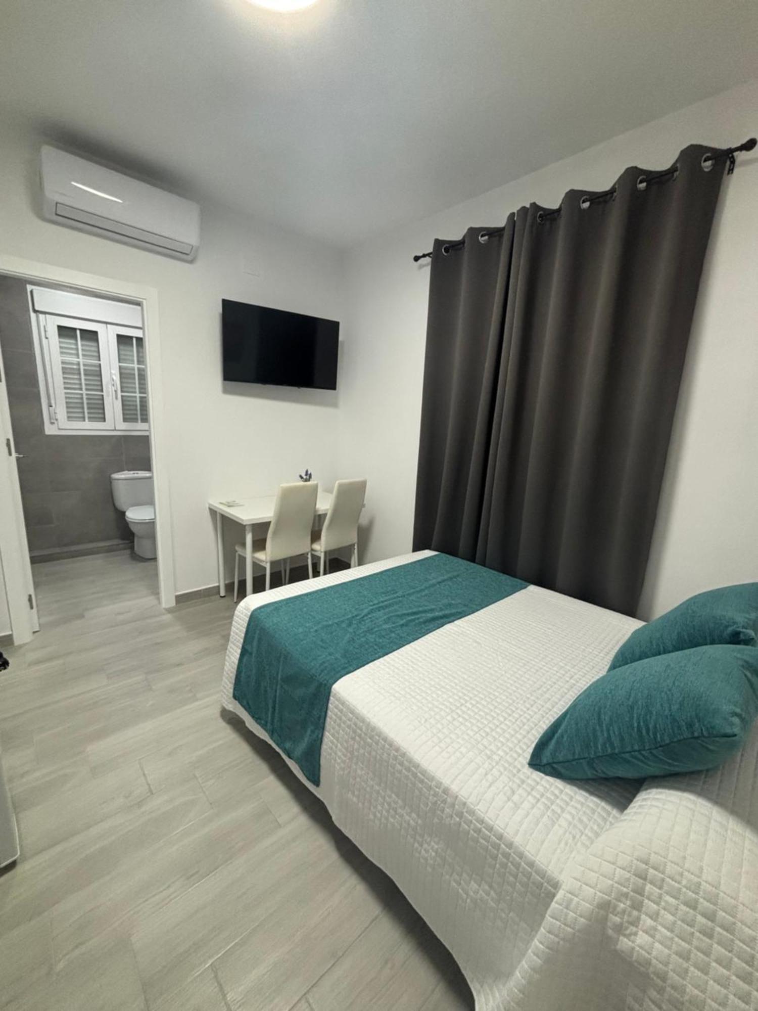 Hostal Los Mellizos Коніль-де-ла-Фронтера Екстер'єр фото