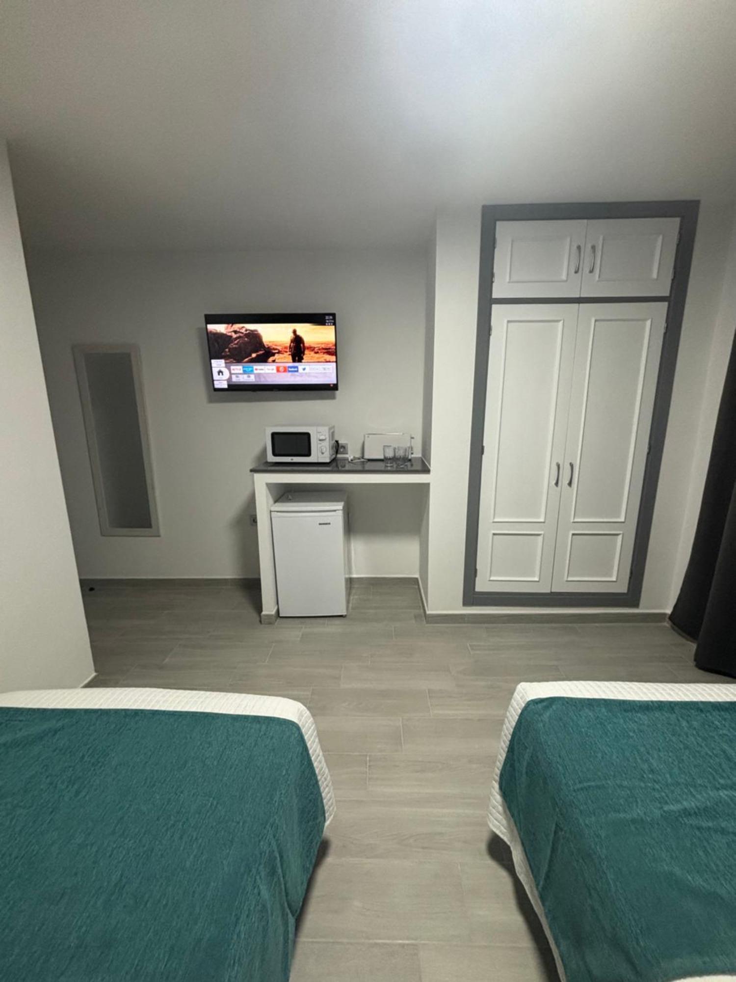 Hostal Los Mellizos Коніль-де-ла-Фронтера Екстер'єр фото