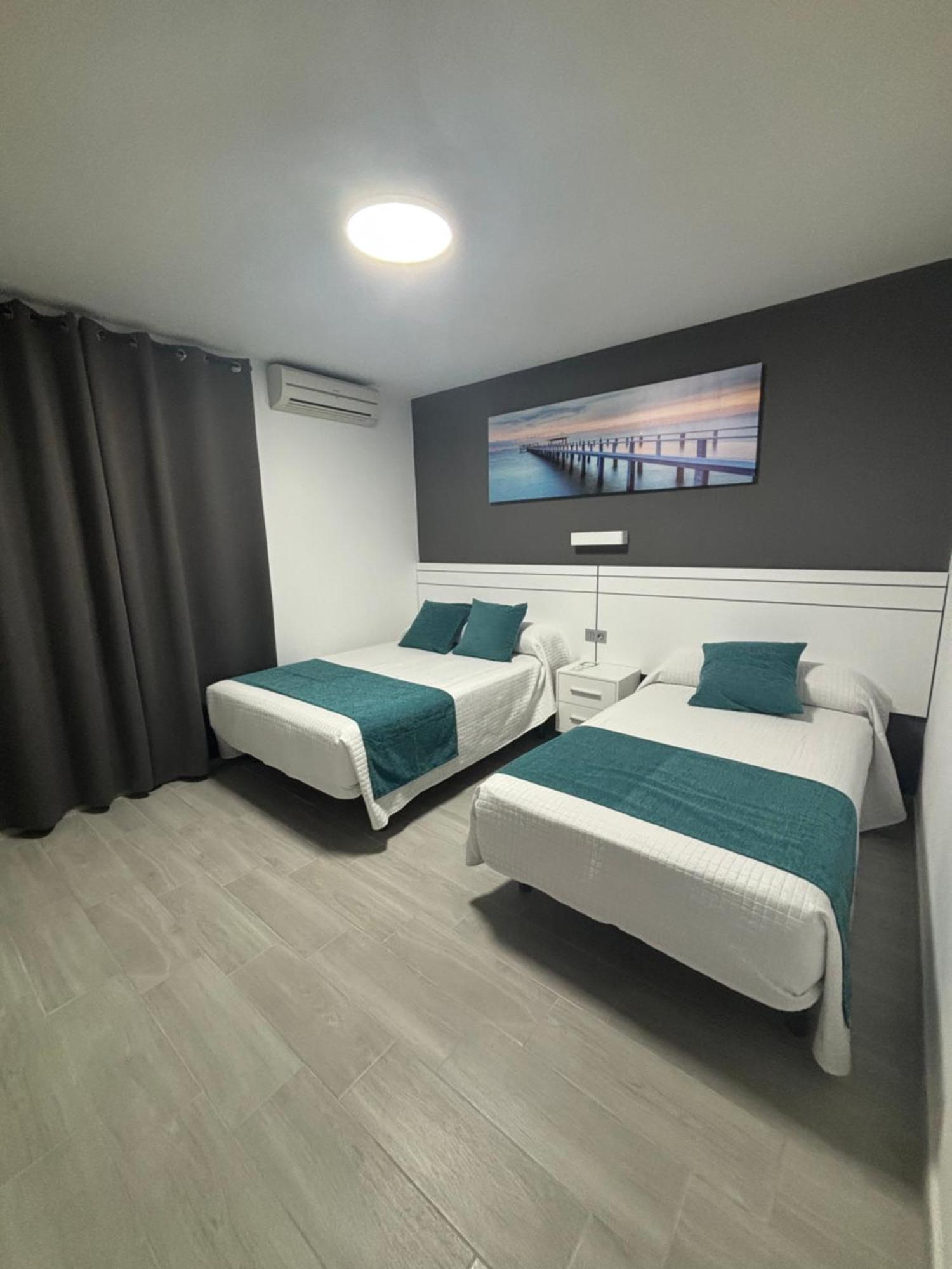 Hostal Los Mellizos Коніль-де-ла-Фронтера Екстер'єр фото