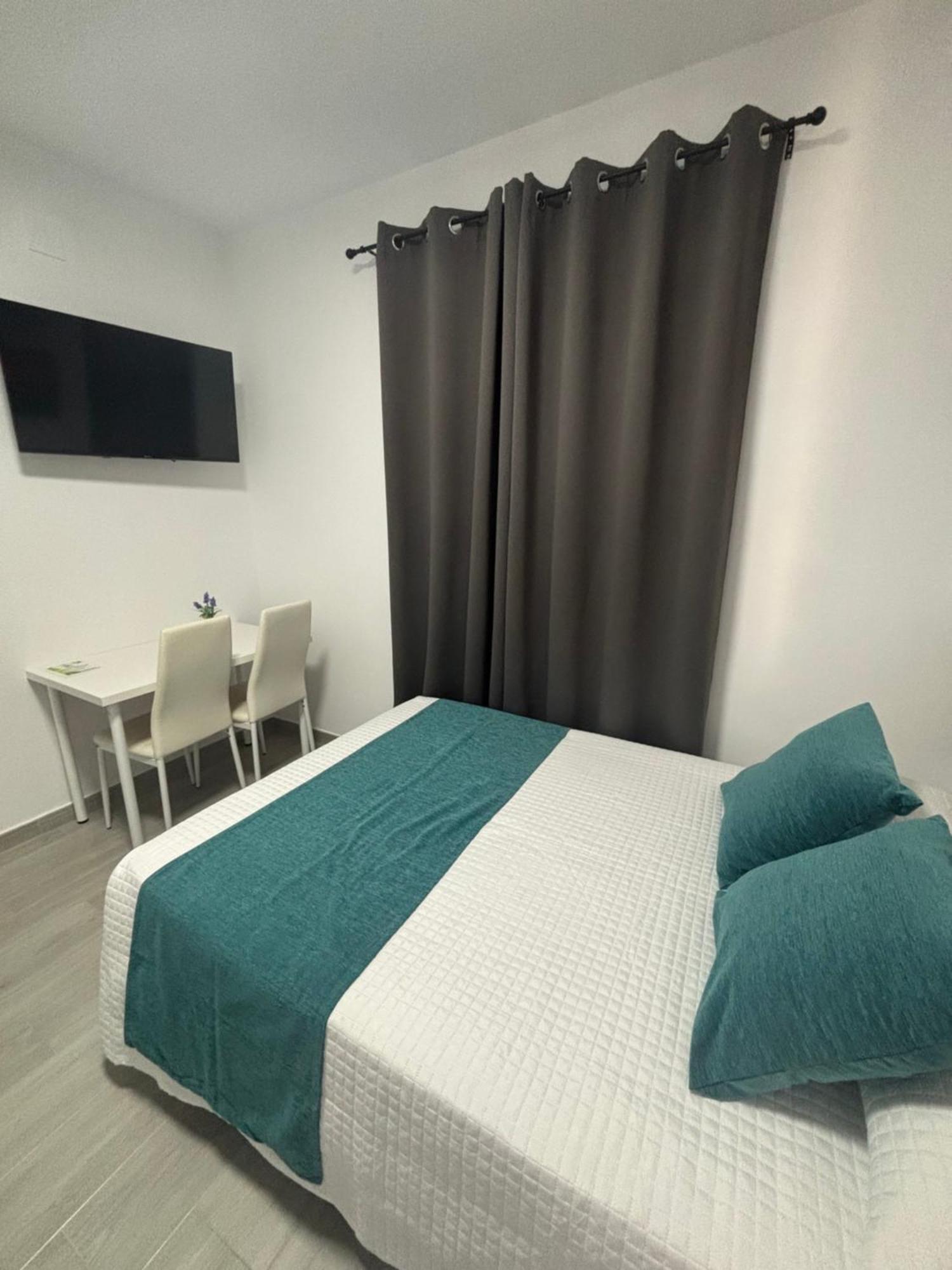 Hostal Los Mellizos Коніль-де-ла-Фронтера Екстер'єр фото
