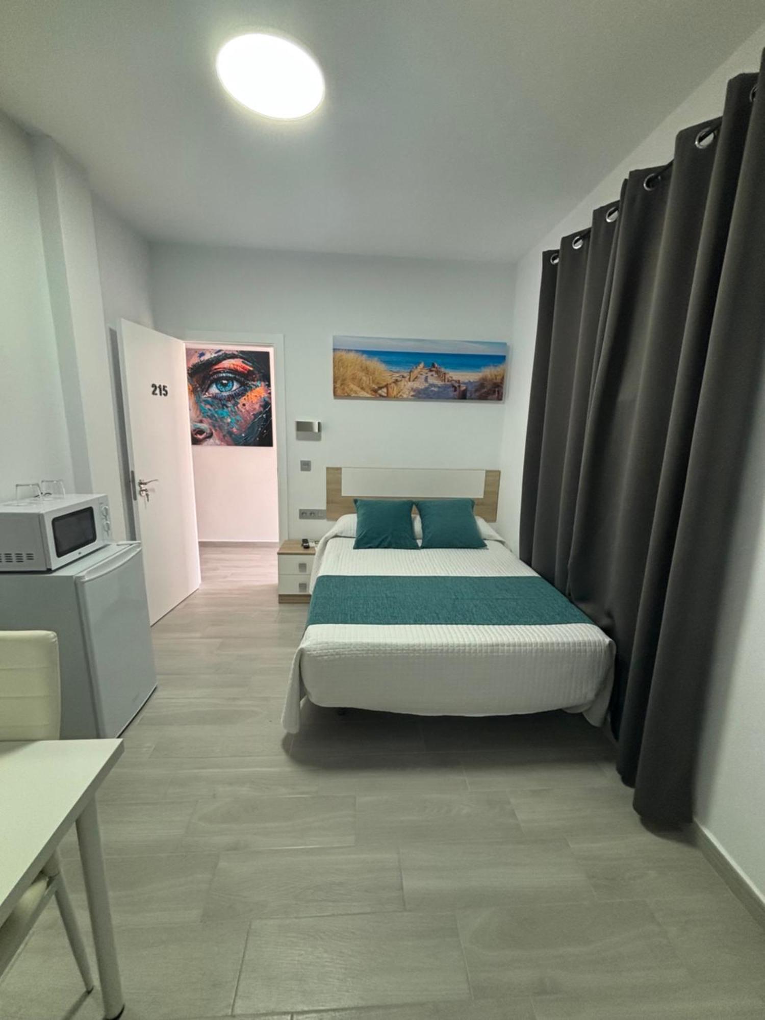 Hostal Los Mellizos Коніль-де-ла-Фронтера Екстер'єр фото