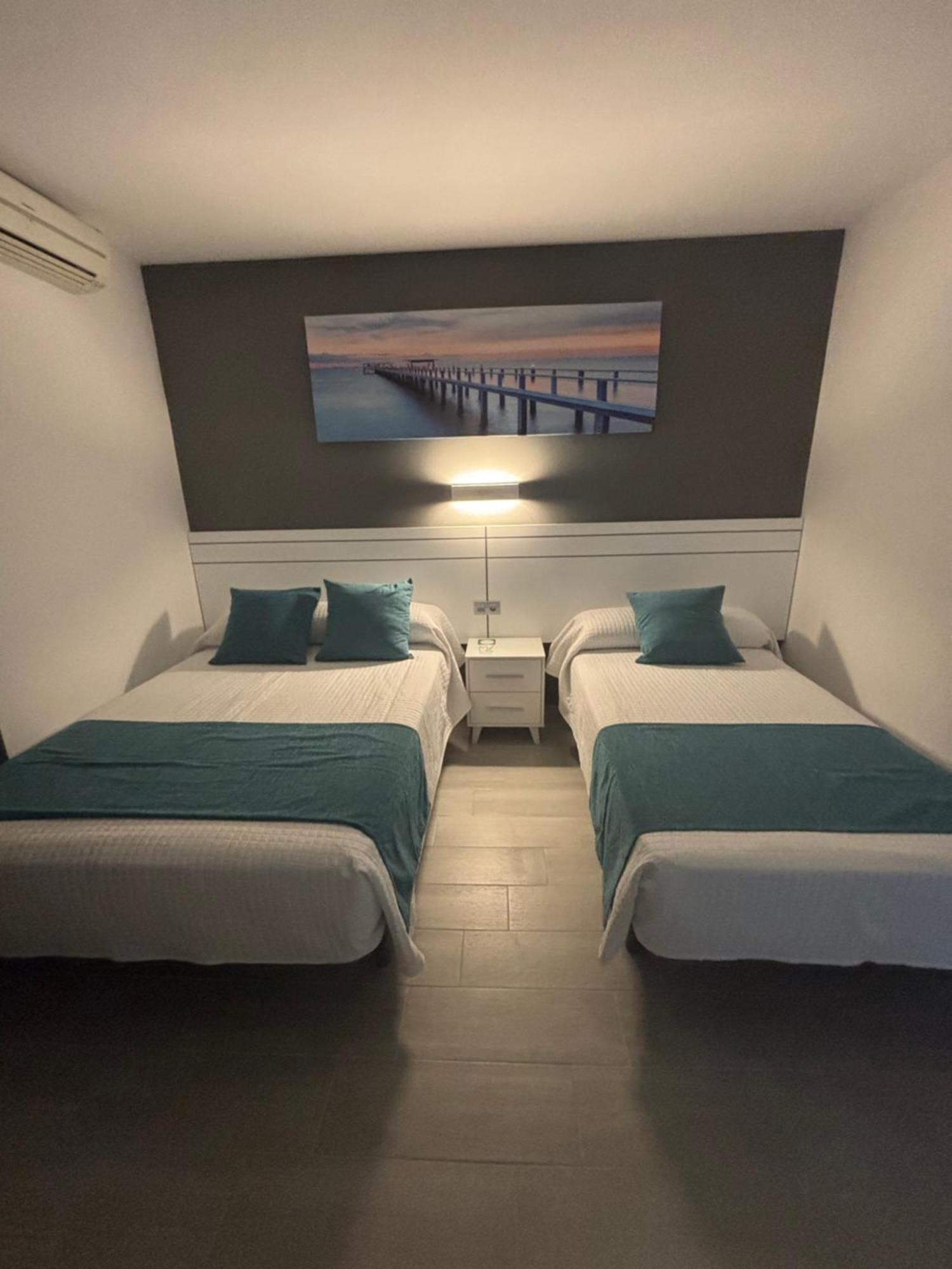 Hostal Los Mellizos Коніль-де-ла-Фронтера Екстер'єр фото
