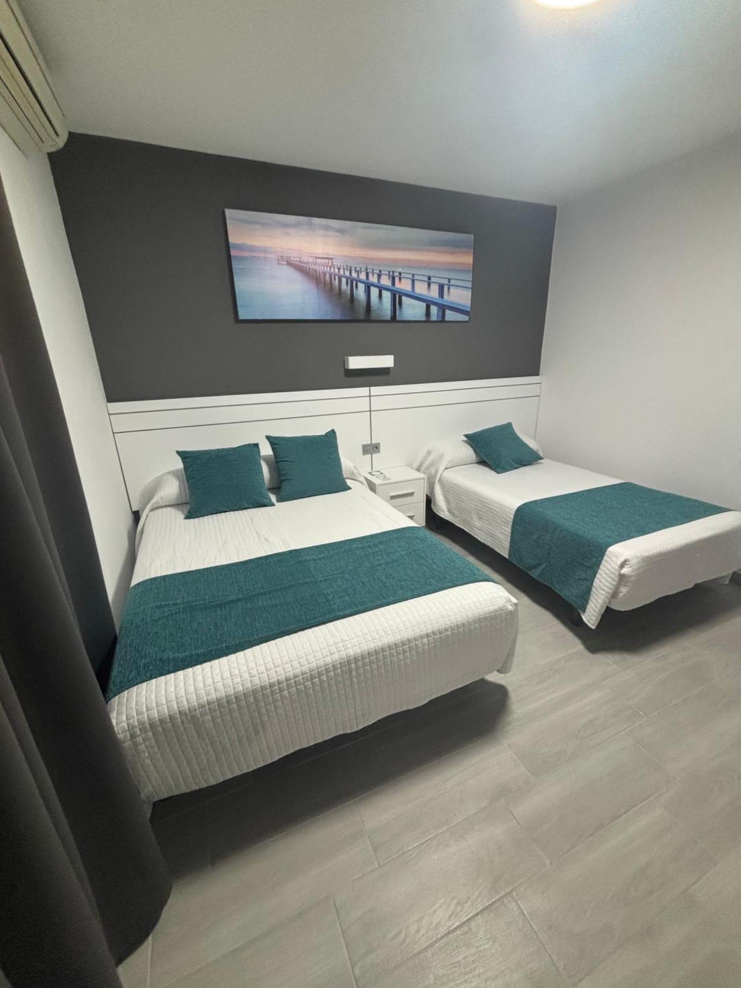 Hostal Los Mellizos Коніль-де-ла-Фронтера Екстер'єр фото