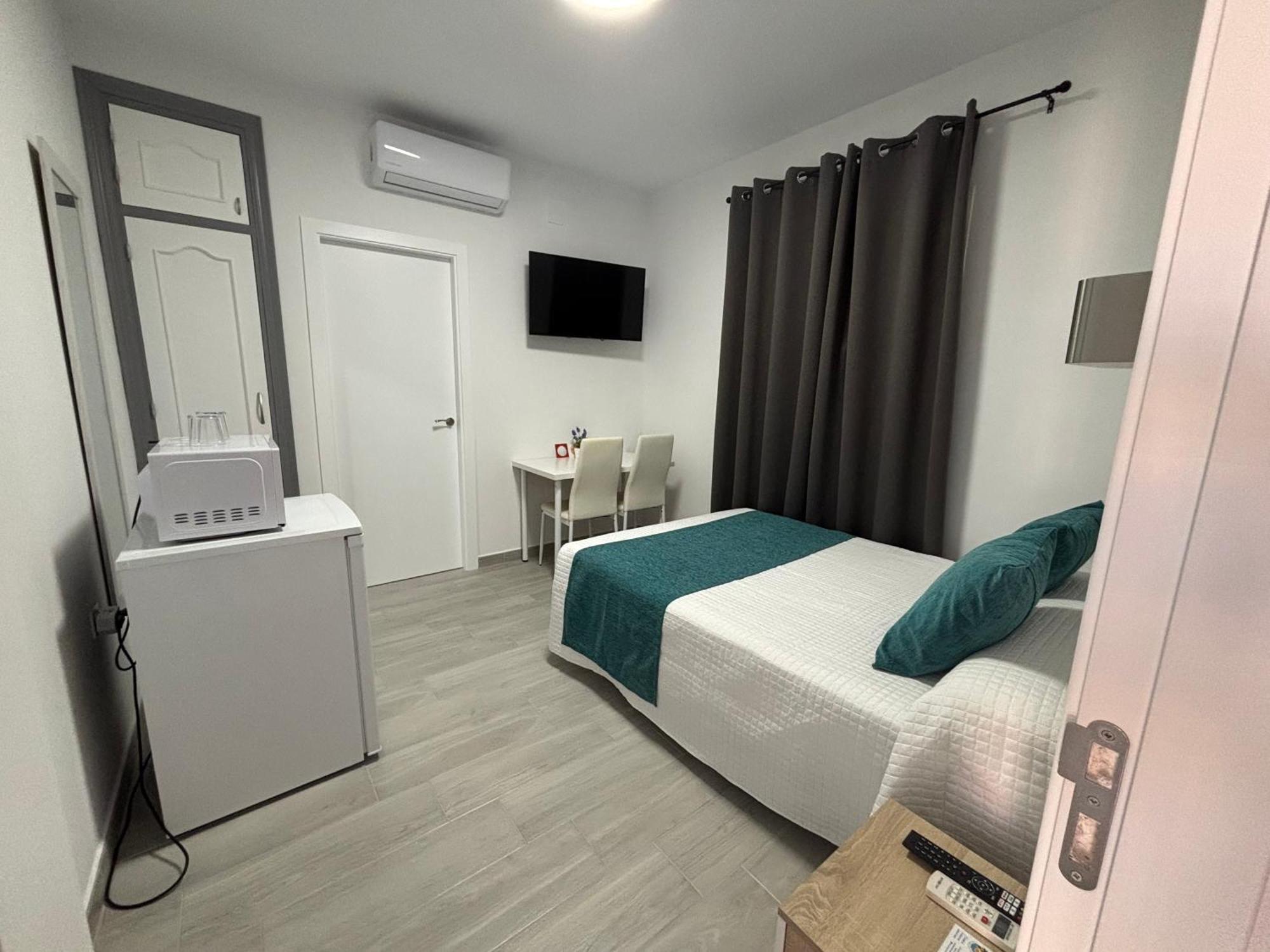 Hostal Los Mellizos Коніль-де-ла-Фронтера Екстер'єр фото