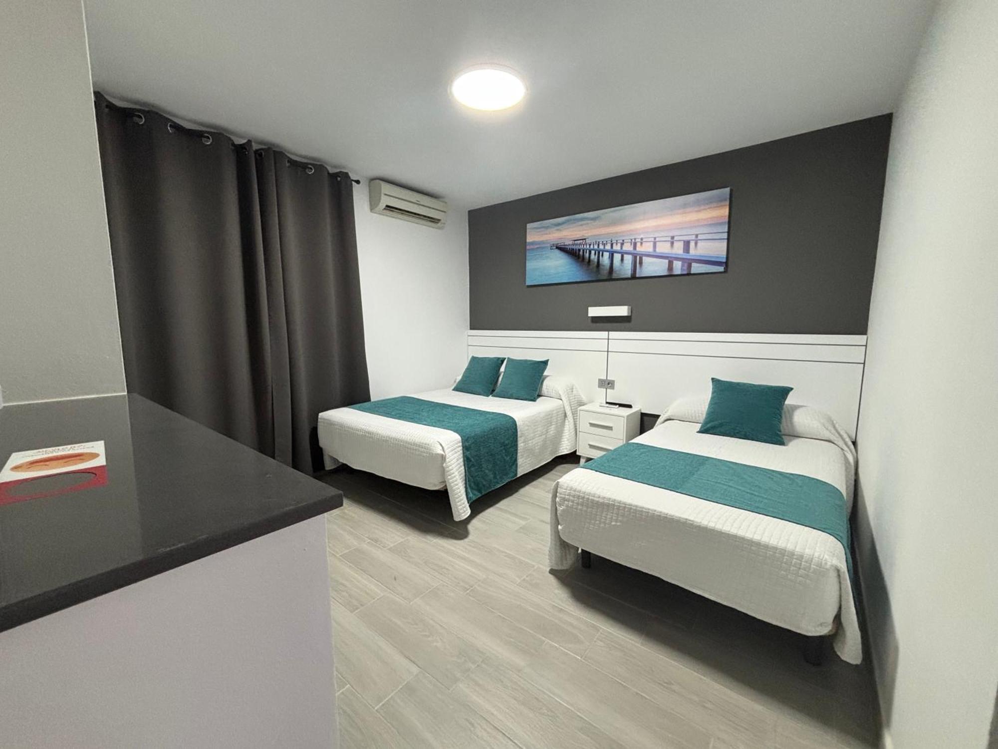 Hostal Los Mellizos Коніль-де-ла-Фронтера Екстер'єр фото