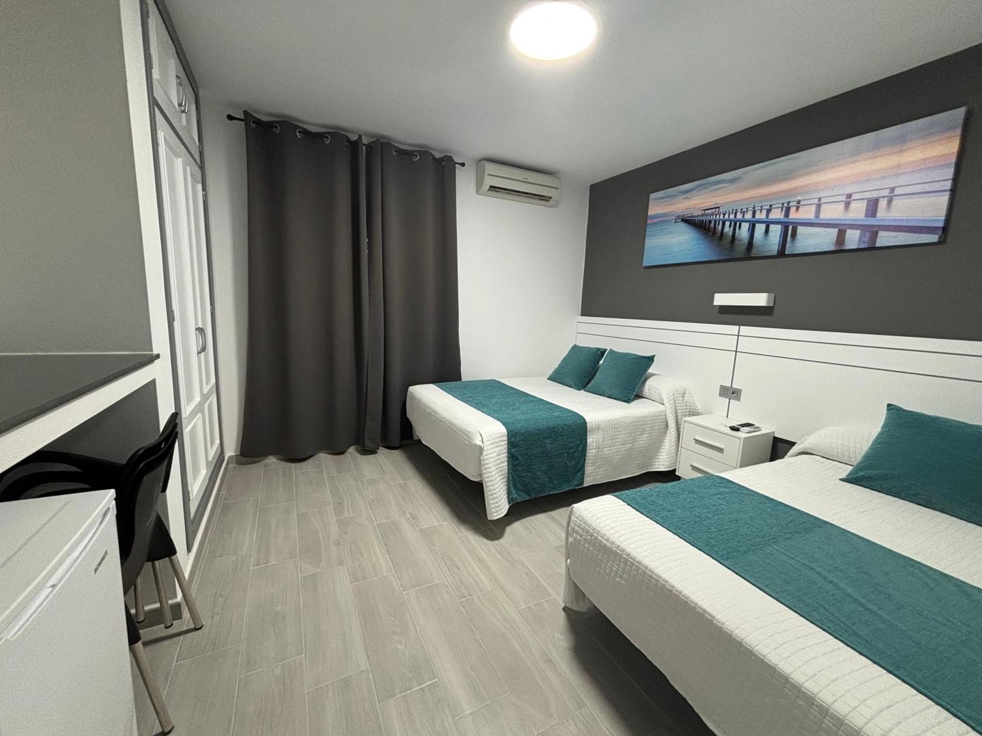 Hostal Los Mellizos Коніль-де-ла-Фронтера Екстер'єр фото