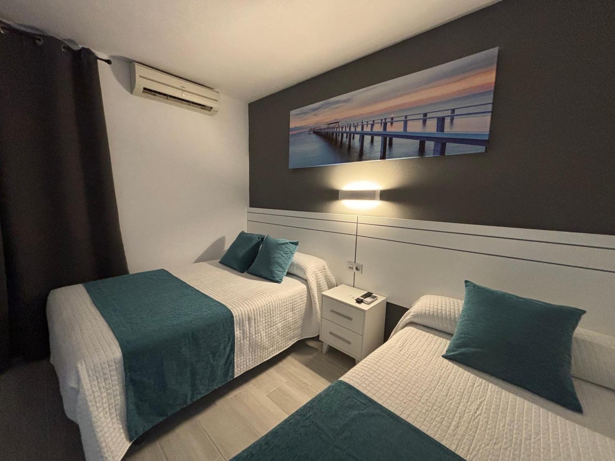 Hostal Los Mellizos Коніль-де-ла-Фронтера Екстер'єр фото