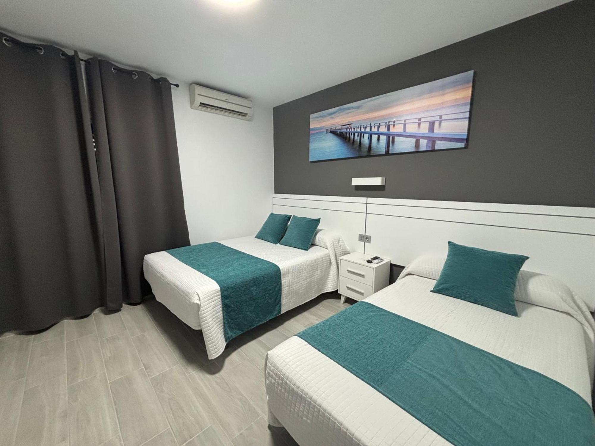 Hostal Los Mellizos Коніль-де-ла-Фронтера Екстер'єр фото