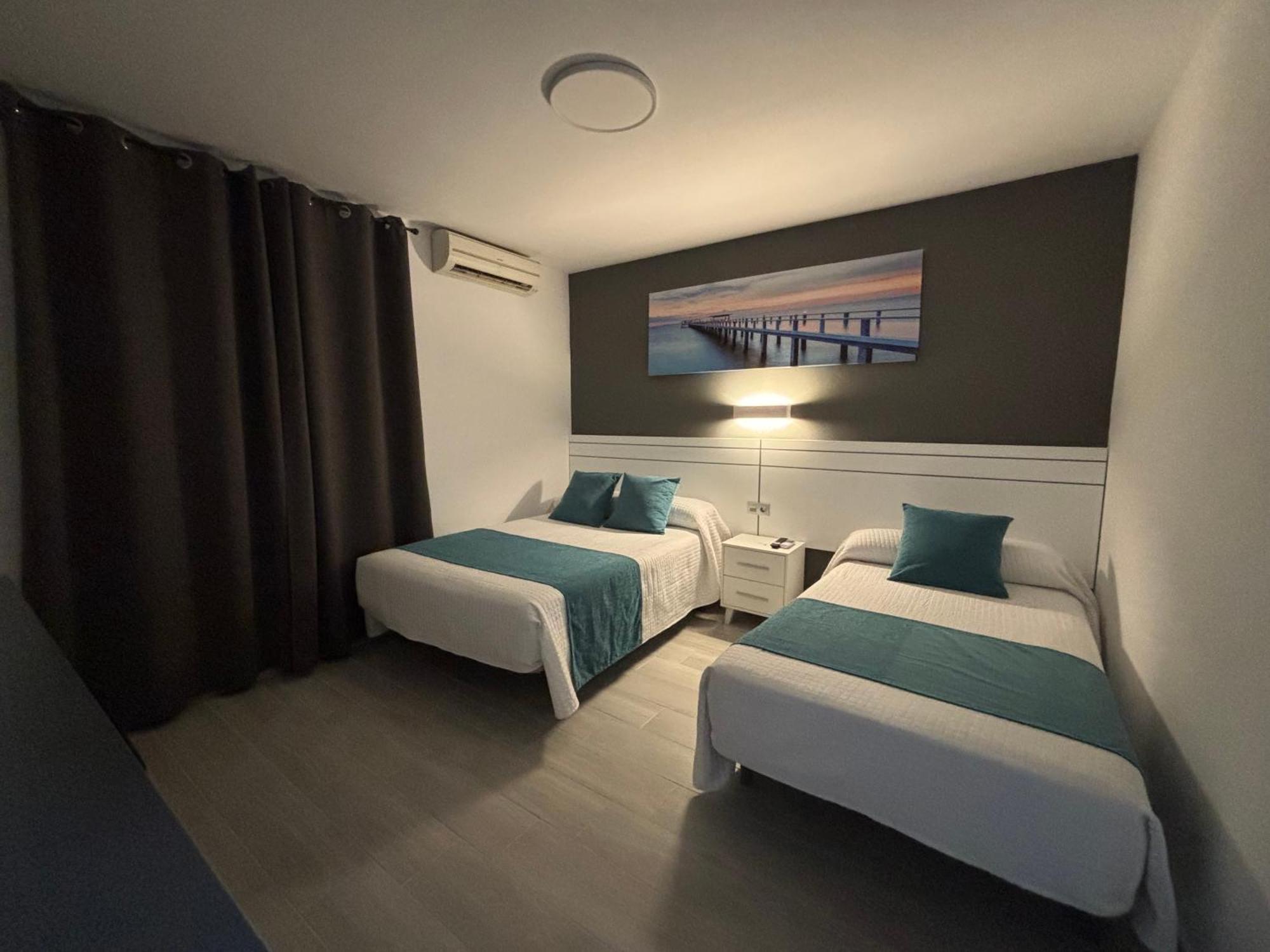 Hostal Los Mellizos Коніль-де-ла-Фронтера Екстер'єр фото