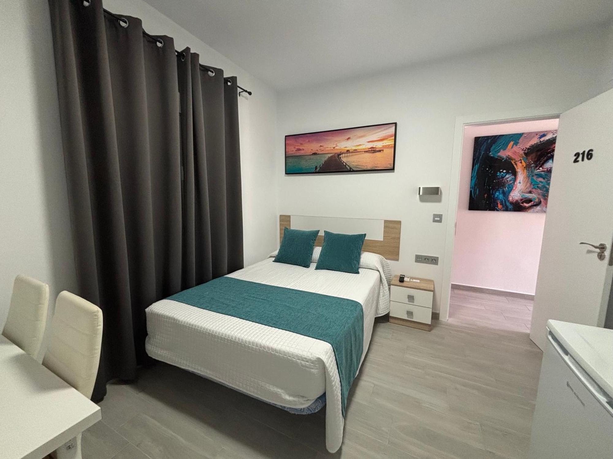 Hostal Los Mellizos Коніль-де-ла-Фронтера Екстер'єр фото