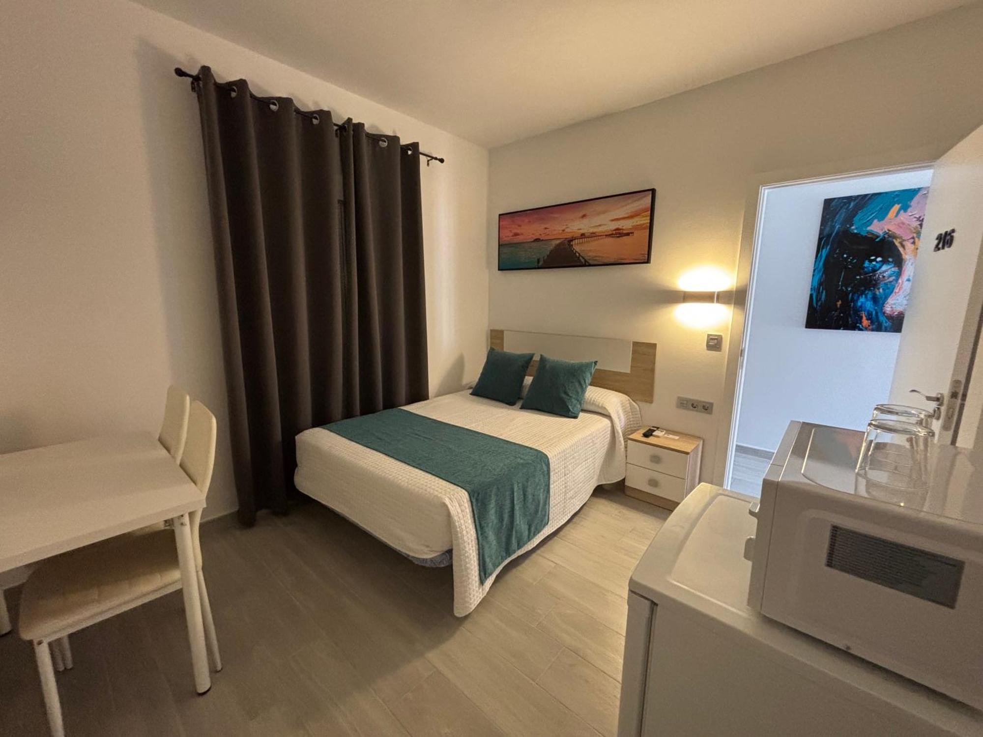Hostal Los Mellizos Коніль-де-ла-Фронтера Екстер'єр фото