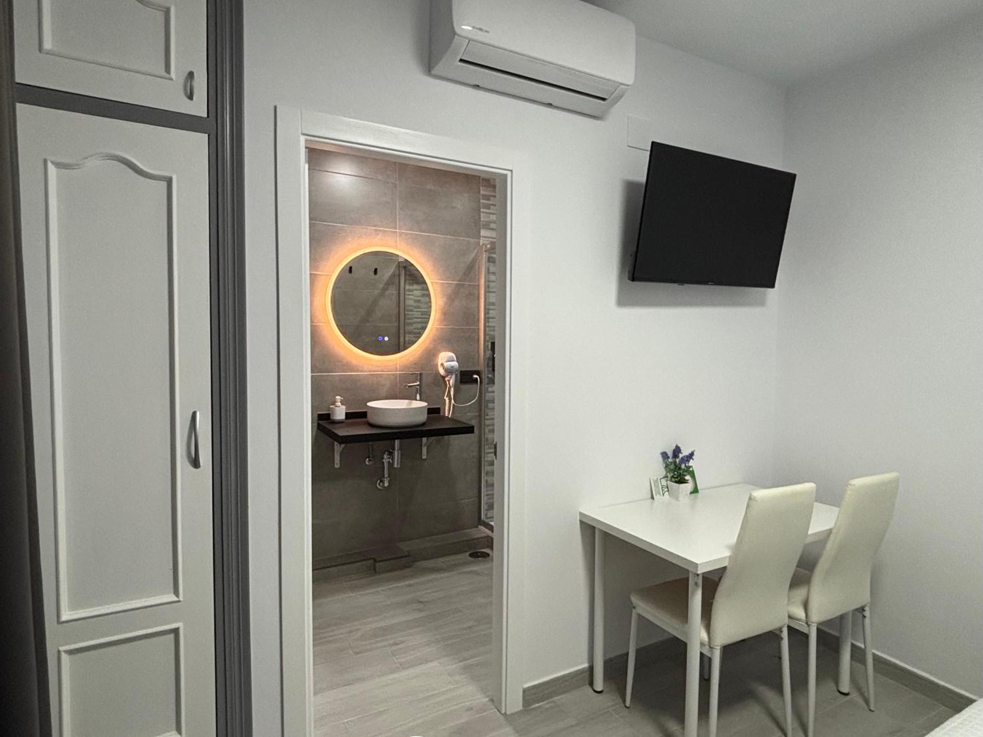 Hostal Los Mellizos Коніль-де-ла-Фронтера Екстер'єр фото