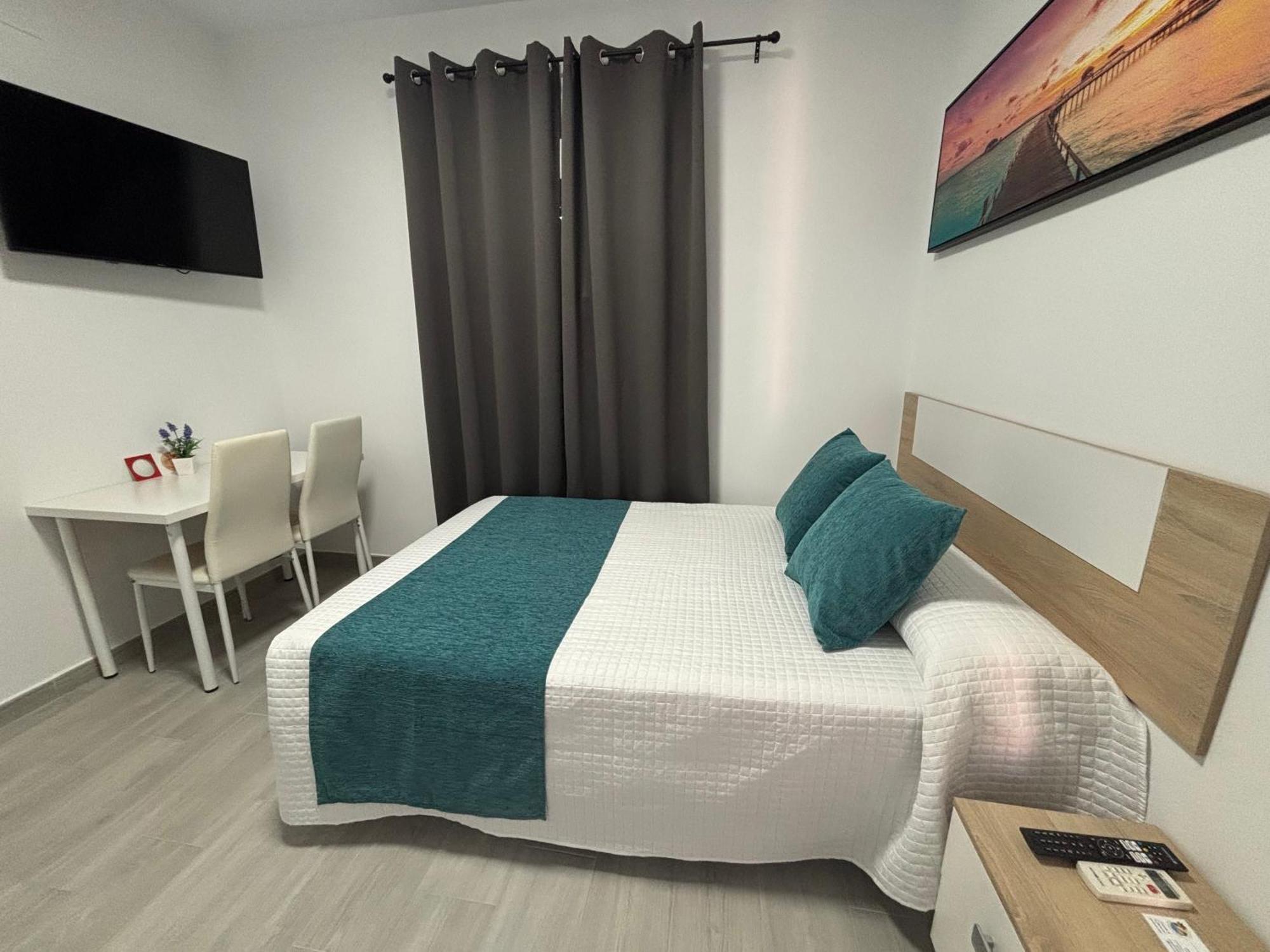 Hostal Los Mellizos Коніль-де-ла-Фронтера Екстер'єр фото